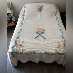 Vintage 1970s queen floral basket chenille bedspread
